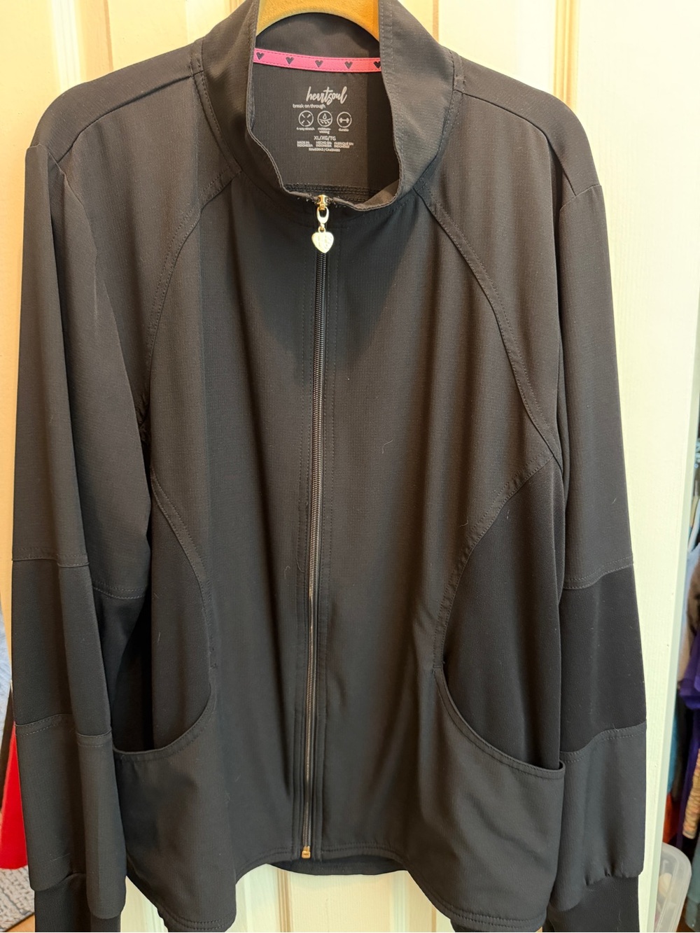 Women’s scrub heart soul Black Full-Zip Performance Jacket  Sz XL
Like new